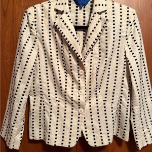 Chic White and Black Patterned Blazer